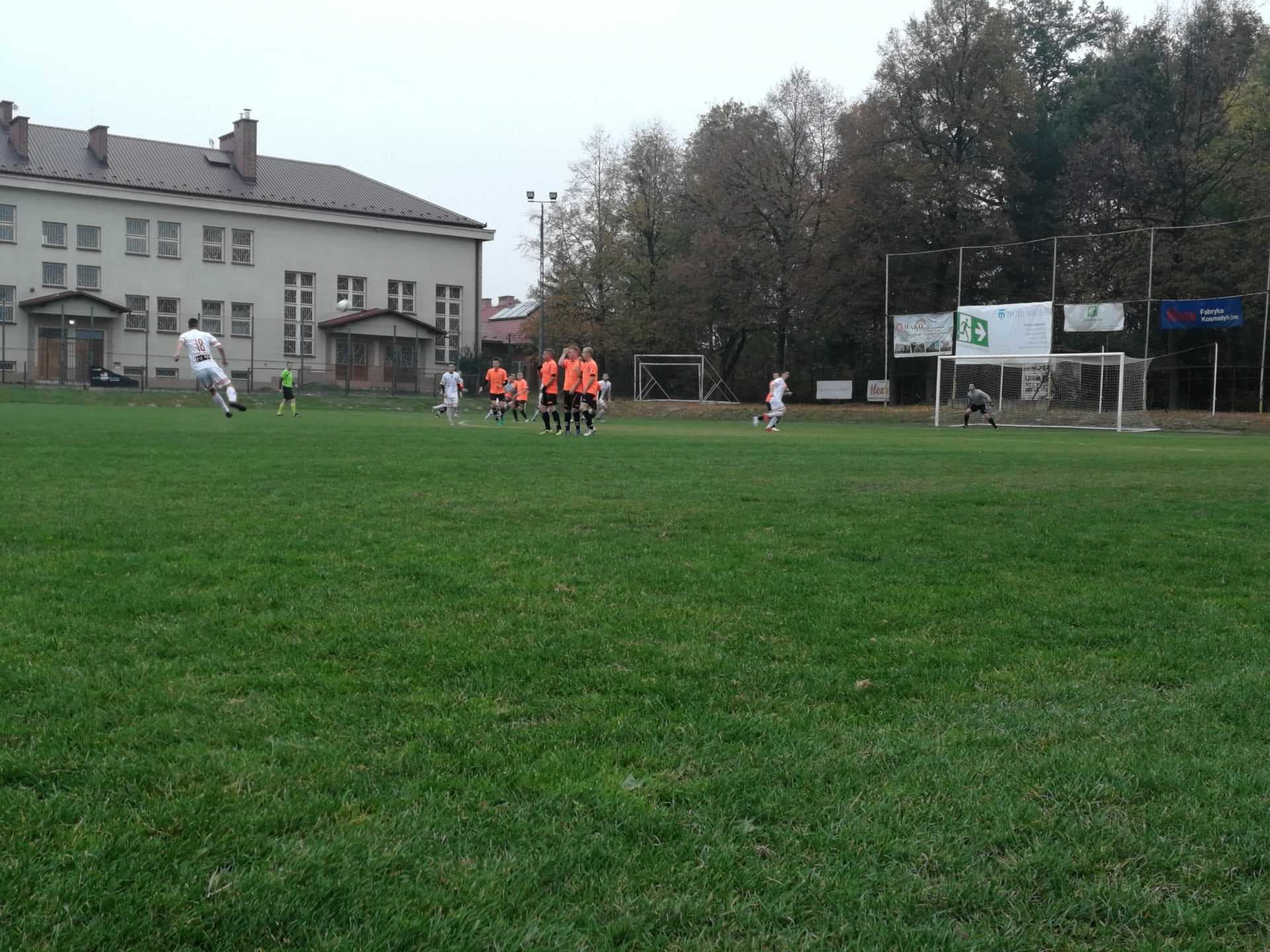 Śledziejowice - Radziszowianka: 2 - 0