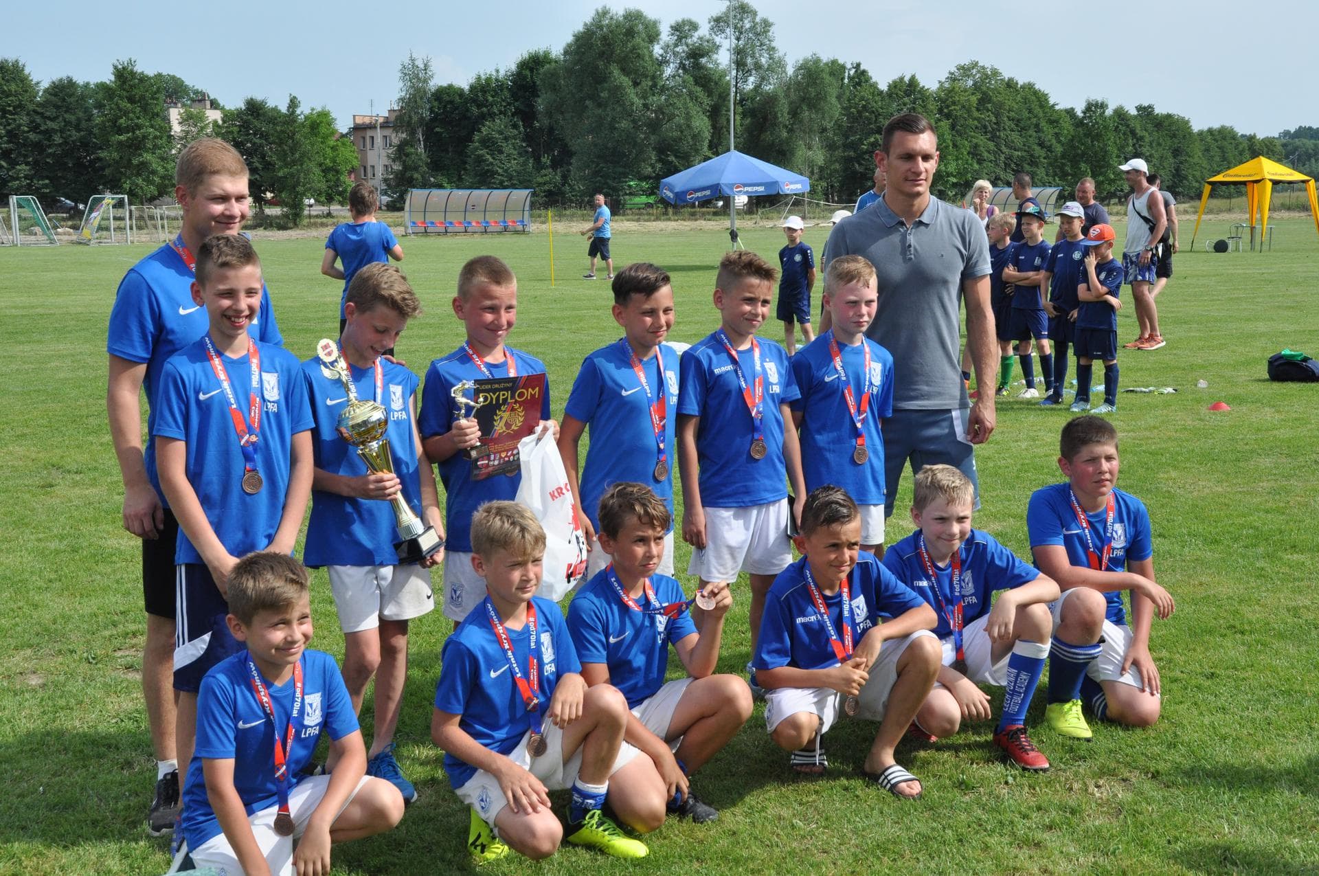 ORLIKI Z PUCHAREM „DZIEŃ PIŁKARZA – KRYSPINÓW” — zdjęcie 160