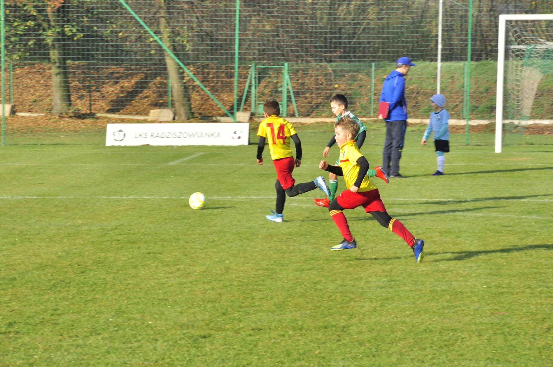 Turniej Piłkarski dla rocznika 2012 - RADZISZOWIANKA CUP I EDYCJA. Fotorelacja. — zdjęcie 56