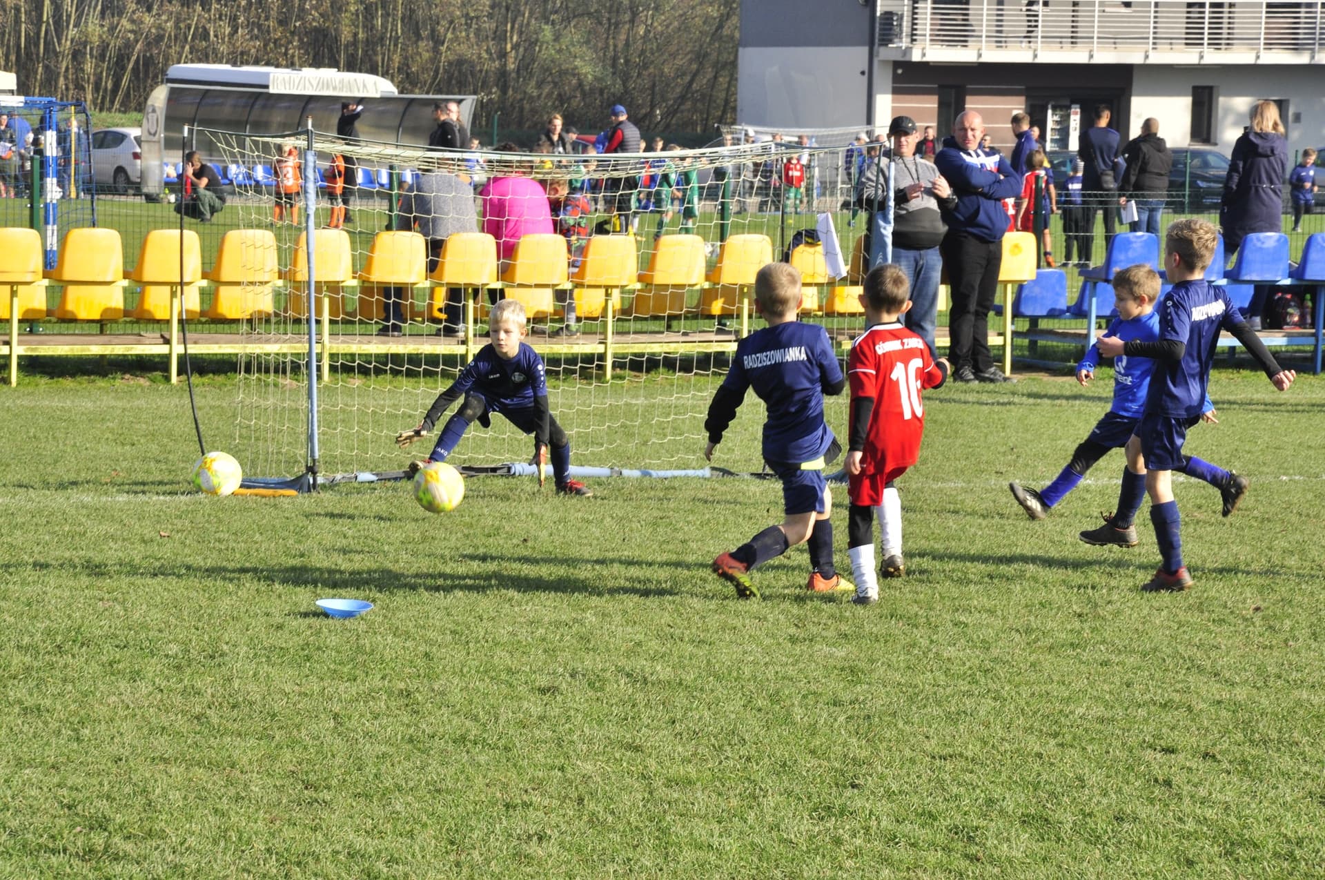 Turniej Piłkarski dla rocznika 2012 - RADZISZOWIANKA CUP I EDYCJA. Fotorelacja. — zdjęcie 199