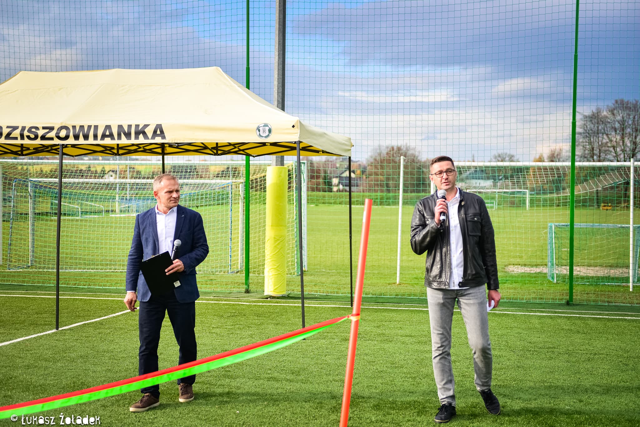 Fotorelacja z otwarcia Orlika na obiektach Radziszowianki.