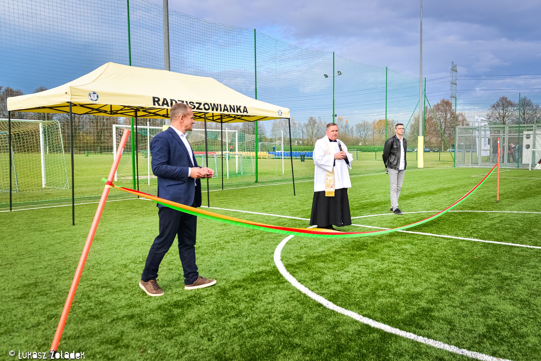 Fotorelacja z otwarcia Orlika na obiektach Radziszowianki.