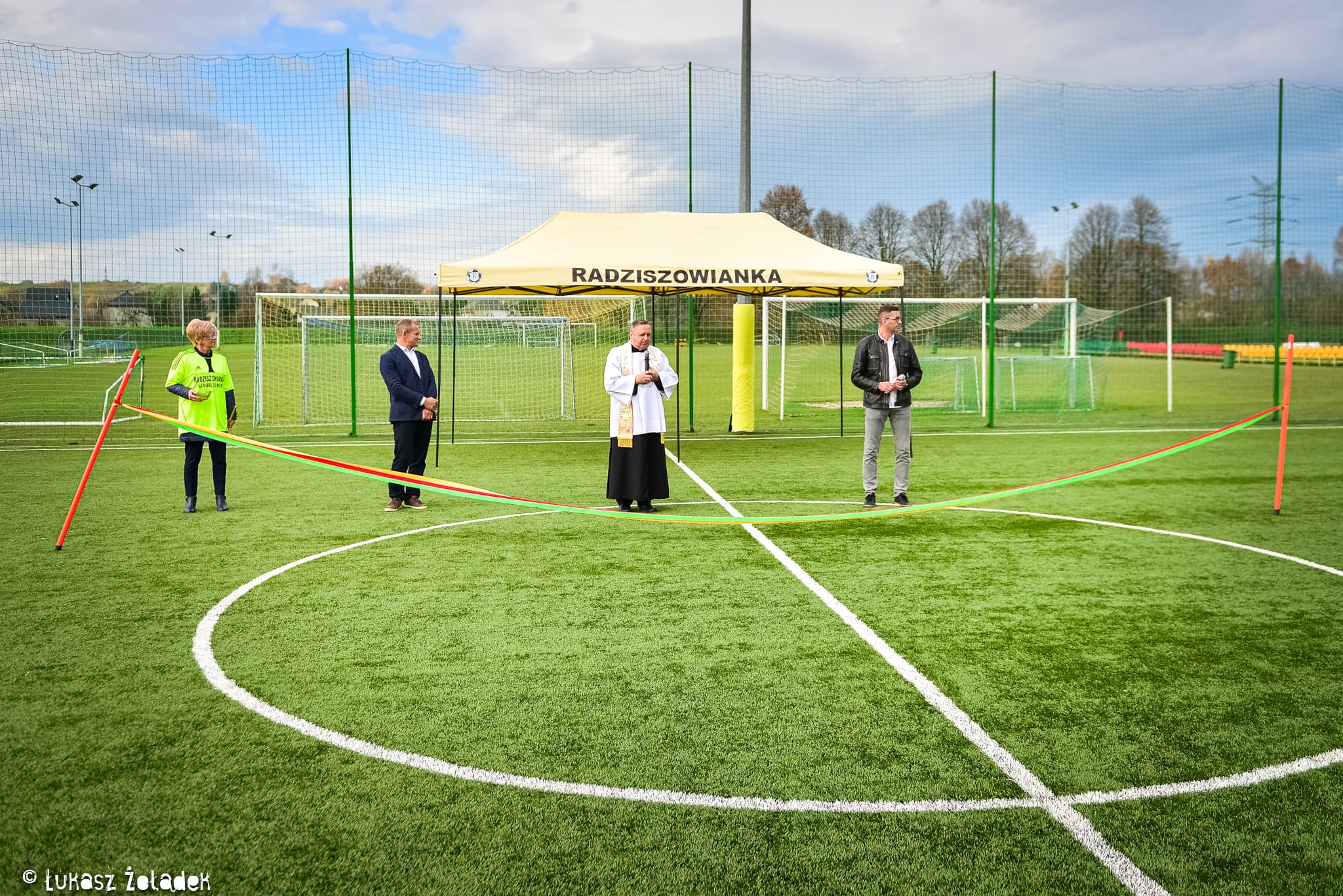 Fotorelacja z otwarcia Orlika na obiektach Radziszowianki.