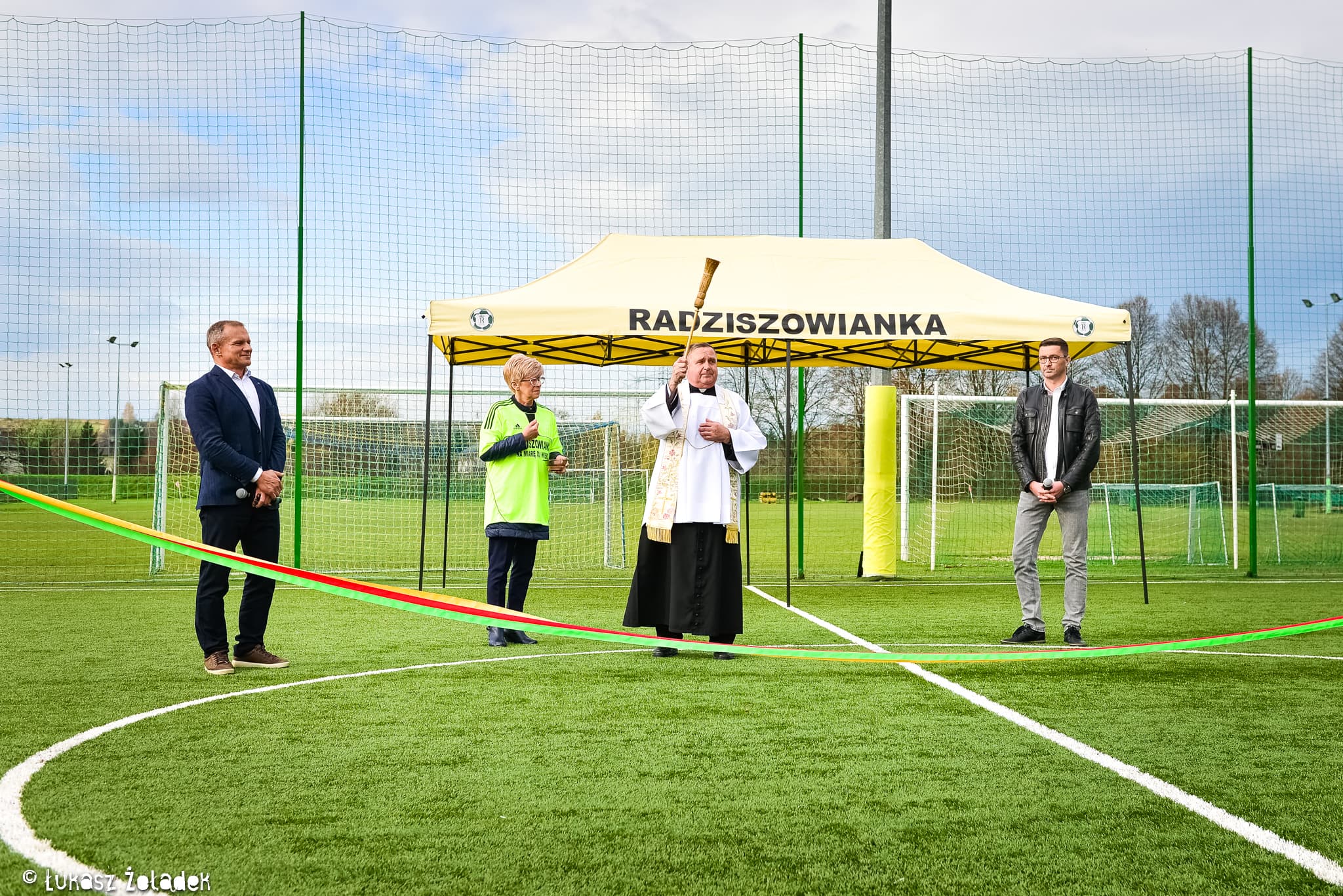 Fotorelacja z otwarcia Orlika na obiektach Radziszowianki.
