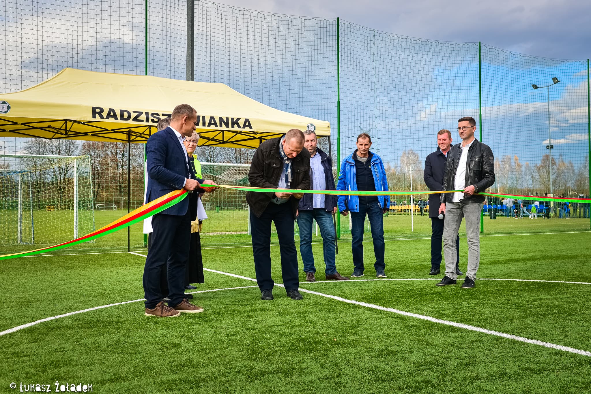 Fotorelacja z otwarcia Orlika na obiektach Radziszowianki.
