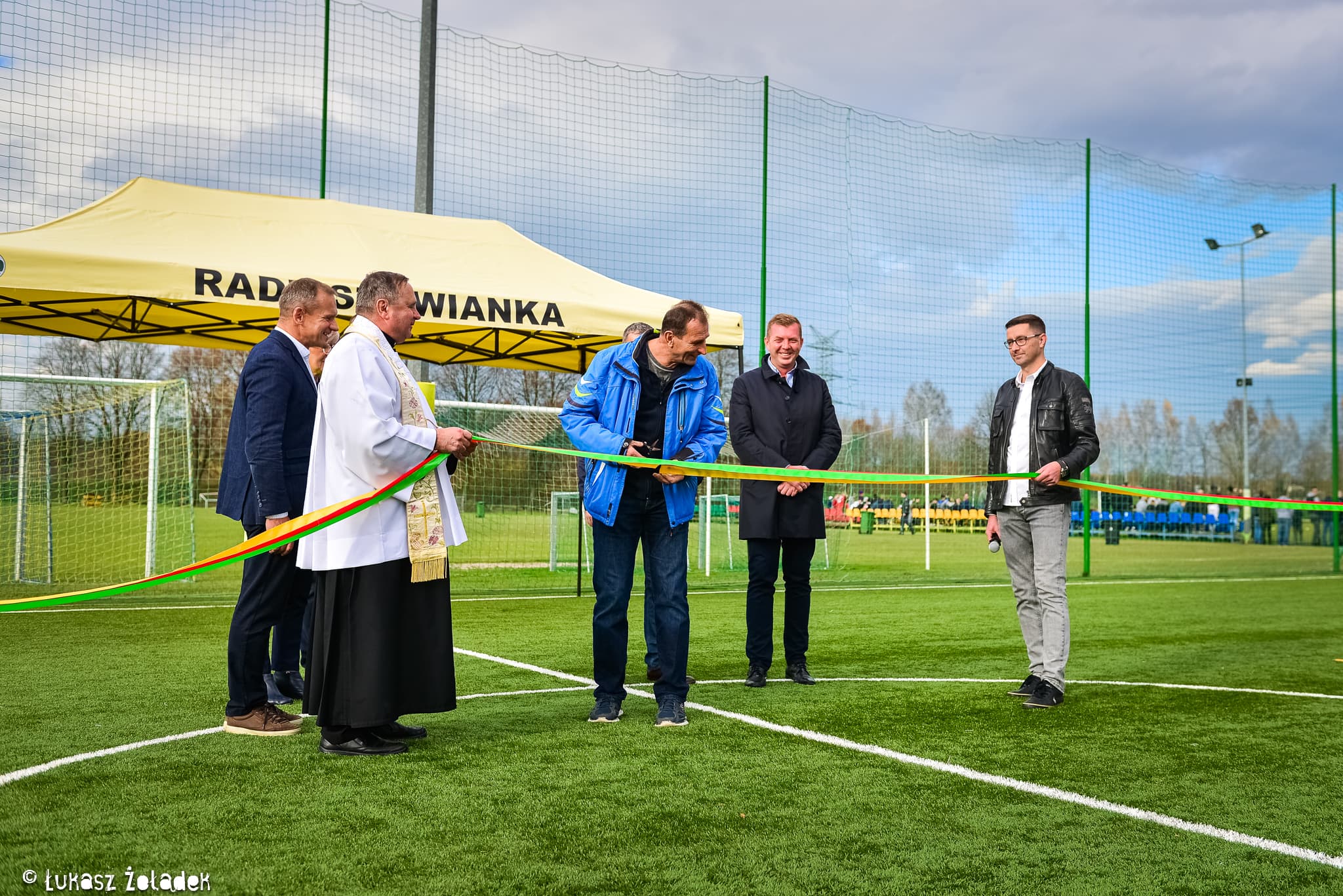 Fotorelacja z otwarcia Orlika na obiektach Radziszowianki.