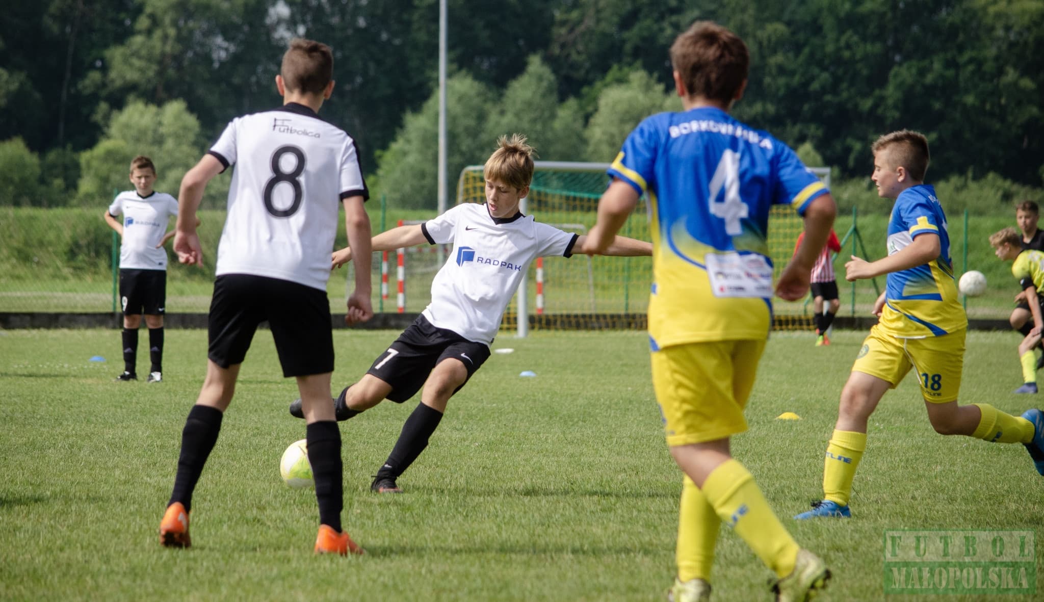 Radziszowianka Cup dla rocznika 2008 - piłkarski maraton w Radziszowie (foto)