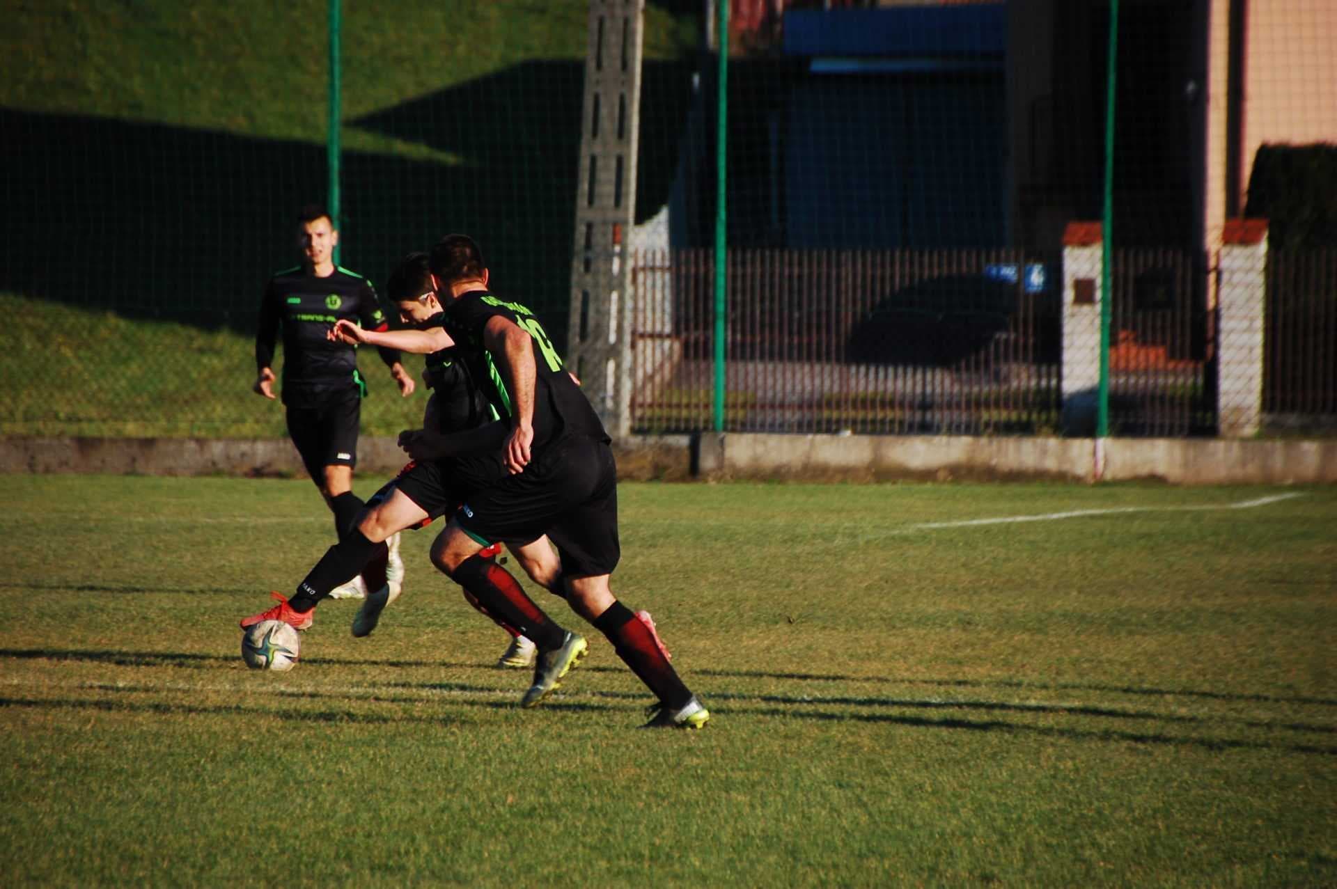 Radziszowianka - K.S. Orzeł Piaski Wielkie 5 :1 — zdjęcie 51